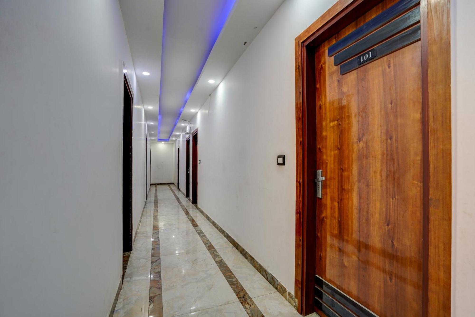 Hotel Hight Krone A Family Hotel Near Igi Airport Delhi Nueva Delhi Exterior foto